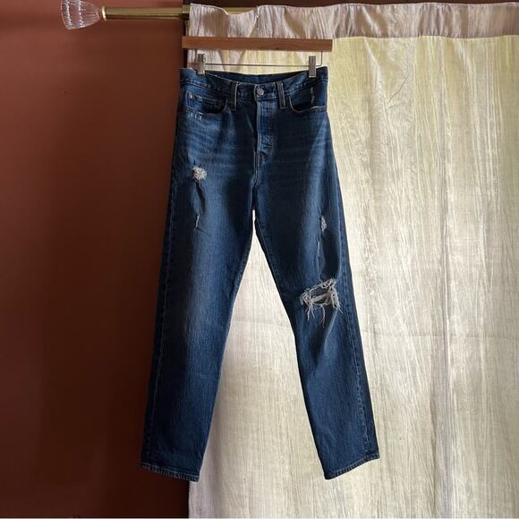 Levi’s Premium Wedgie High Rise Jeans Distressed Ripped Knee Dark Denim Size 28 - Picture 1 of 7